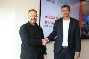 שר התקשורת יועז הנדל וברוך נבון סמנכל הפיתוח הגלובלי. צילום עופר עמרם