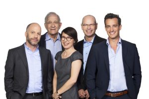 בתמונה, מימין לשמאל, השותפים בקרן ISF ג'וש שיר, דרור גלס, אווה הובשמן, שמואל שילה וניר ליצ'בסקי. צילום שי גבריאלי.jpg