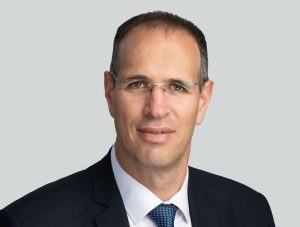 עוזי רוזנטל, סגן נשיא בכיר, מנהל חטיבת הממשלה, פנג'יה צילום דייויד גארב
